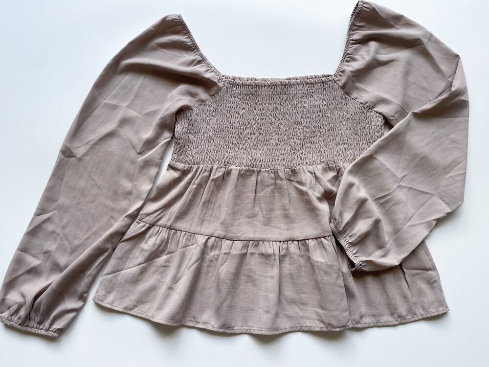 Women's Paper Crane Taupe Smocked Long Sleeve Top Size Large